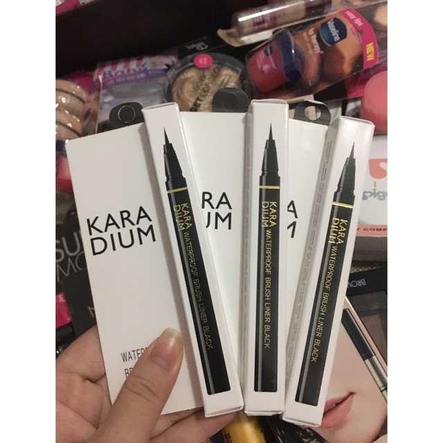 Bút dạ kẻ mắt Karadium Waterproof Brush Liner Black Eyeliner