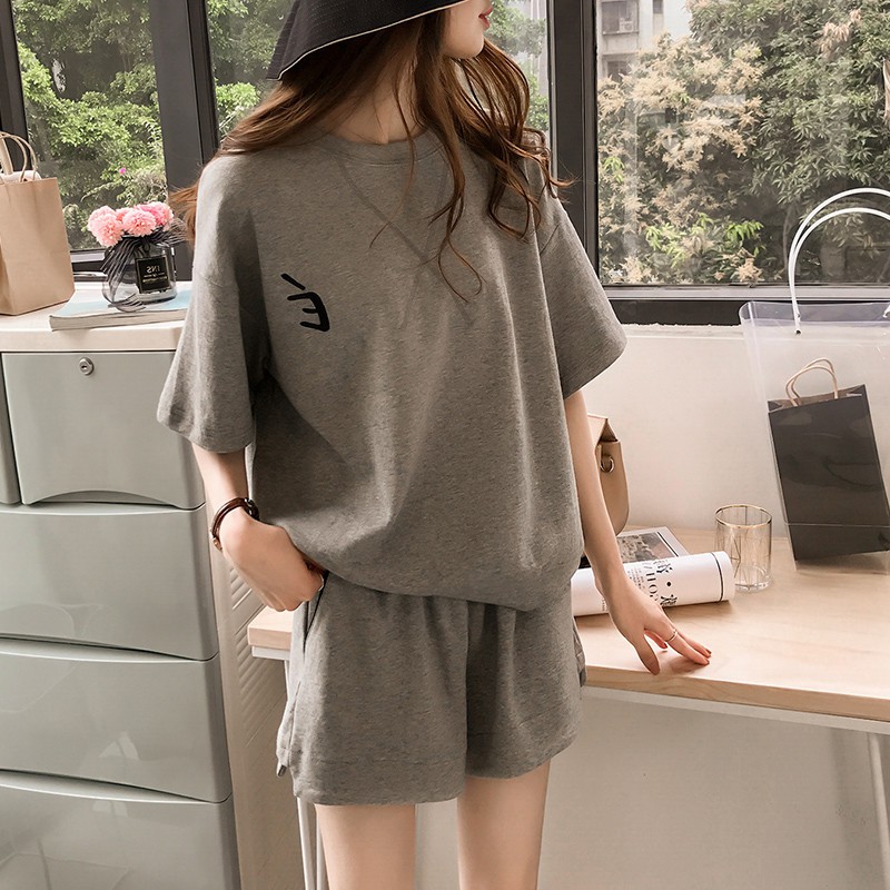 Set Đồ Thể Thao Gồm Quần Short + Áo Tay Ngắn Dáng Rộng Che Phủ Bụng Có Size Lớn Dành Cho Nữ