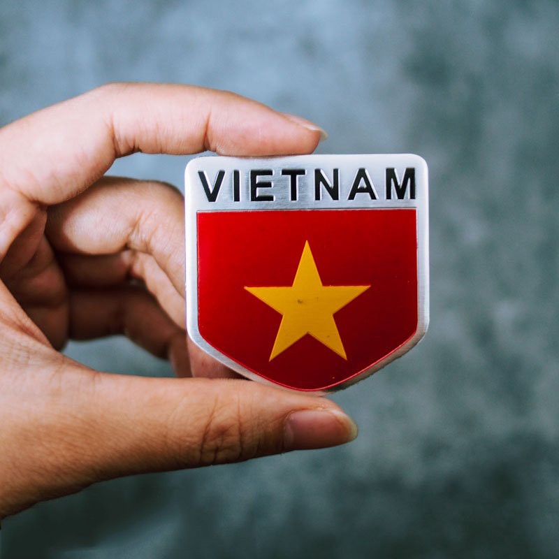 Combo 2 chiếc Tem nhôm cờ Việt Nam dán trang trí ô tô ( 5 x 5 cm)