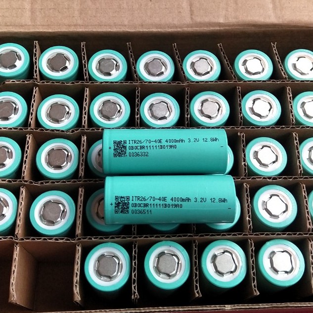 Pin Lithium Sắt đầu phẳng 26700 4000mAh 3.2v 3C max 8C sx 2021