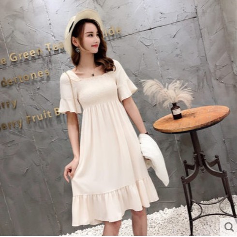 Đầm tay xoè màu be