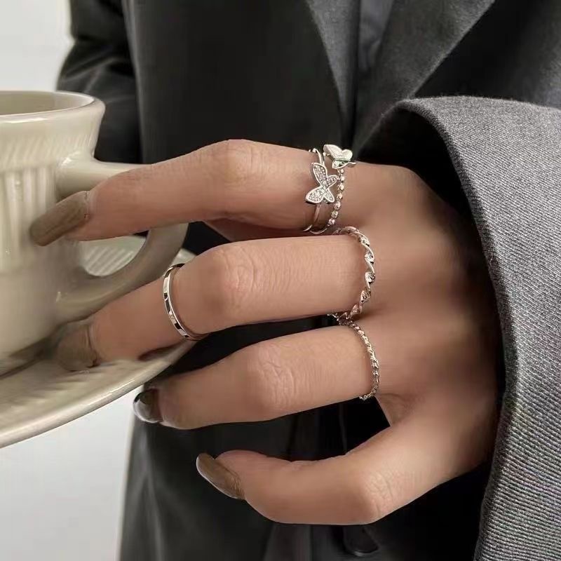 Bộ 4 nhẫn thiết kế hình con bướm thời trang và cá tính