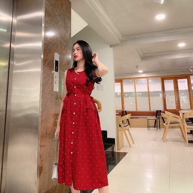 Đầm đỏ chấm bi thắt nơ eo