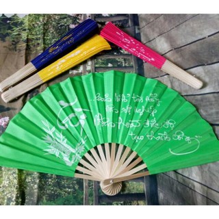 Quạt vải in chữ ý nghĩa bền đẹp nhiều màu