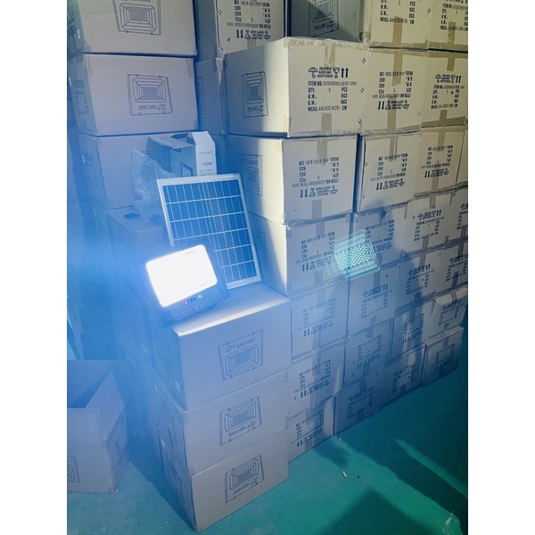 ĐÈN PHA NĂNG LƯỢNG 60W , 100W  BẢO HÀNH 12 THÁNG