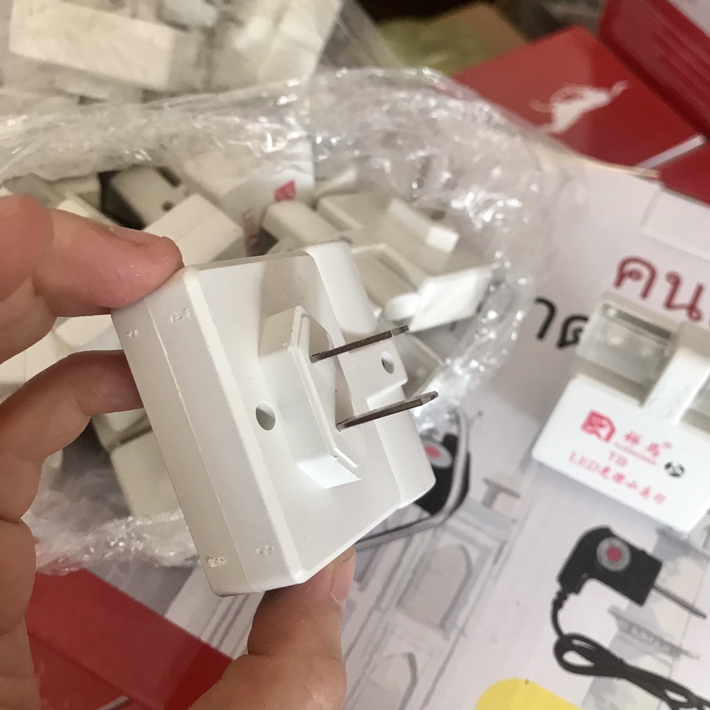 Đèn ngủ cảm ứng tự sáng khi trời tối