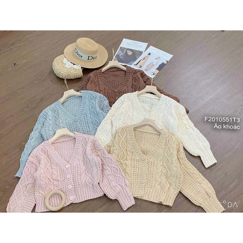 Áo khoát len thừng gài nút cổ tim