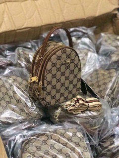 Túi đeo chéo gucci