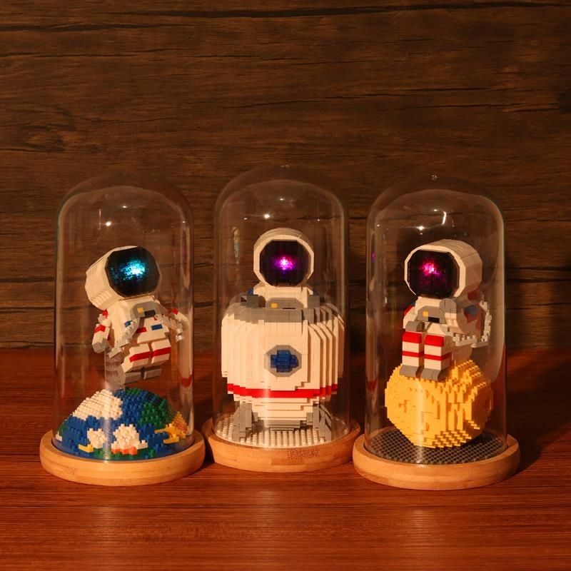 Lego Phi Hành Gia có lồng kính nhựa mô hình lắp ráp decor Nhà Du Hành đồ chơi lắp ghép vũ trụ đáy gỗ