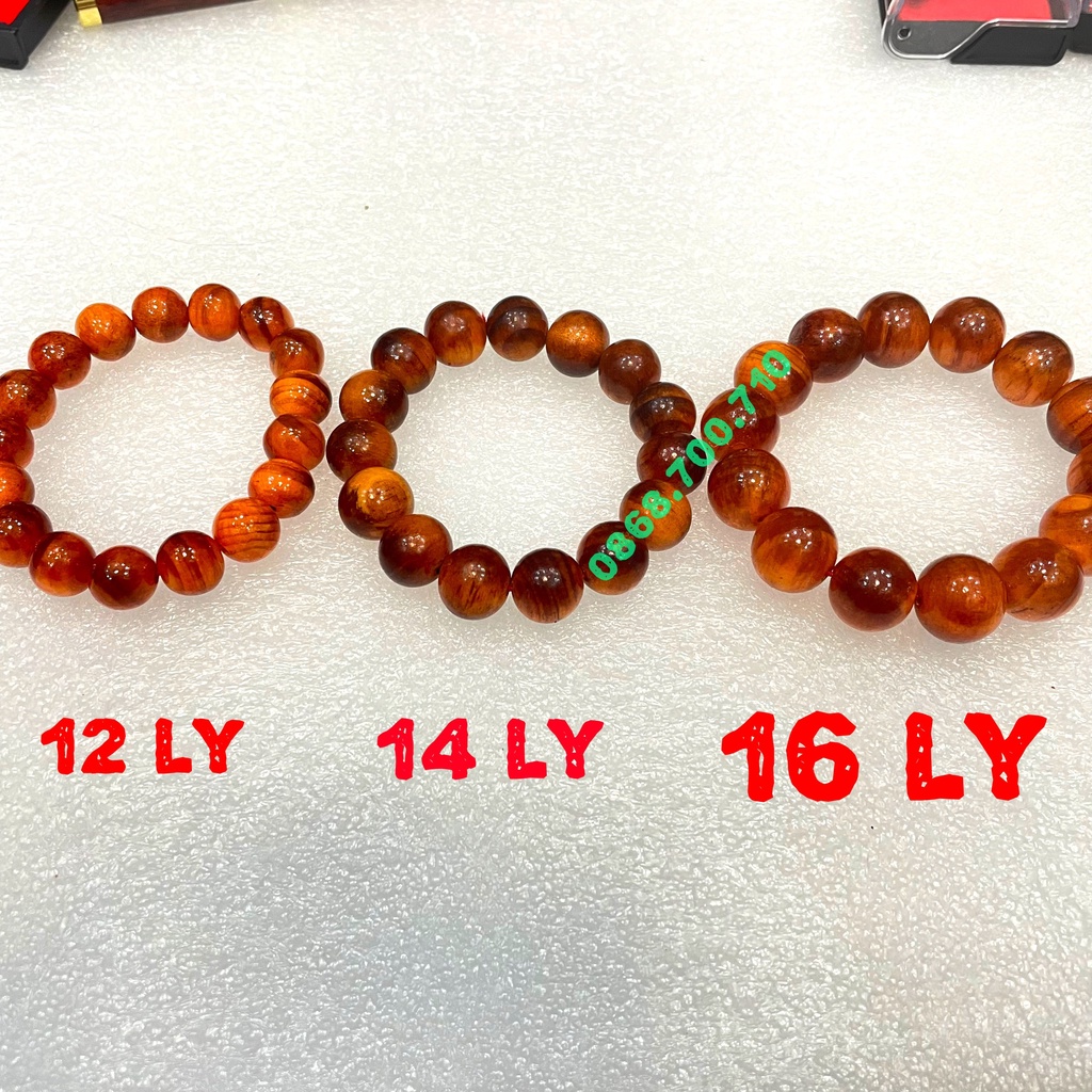 Vòng đeo phong thủy gỗ huyết long 12 ly - đem lại may mắn