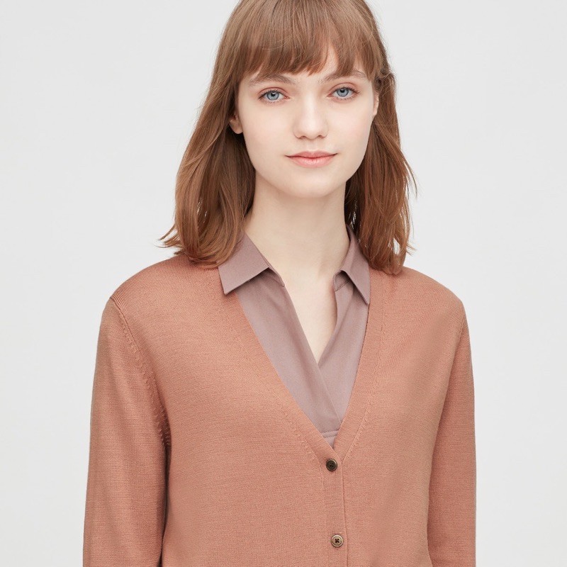 Áo khoác len cardigan nữ cổ tim dòng Extra Fine Merino Wool của Uniqlo