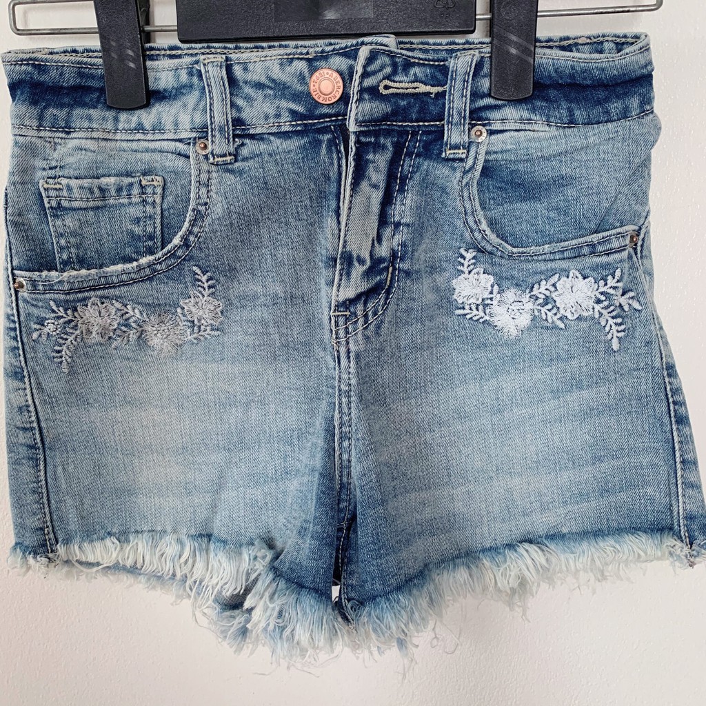 QUẦN SHORT NỮ – ABERCROMBIE & FITCH – SIZE 25 – XANH DƯƠNG – JEANS - 2 TÚI TRƯỚC & 2 TÚI SAU – THÊU HOA – FIT LADY