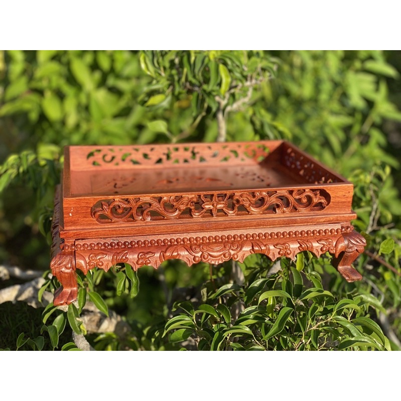 Khay trà chân quỳ và khay trà cuốn thư làm từ gỗ hương gia lai . Dùng cho các dịp trung thu , lễ tết , rằm , mùng một