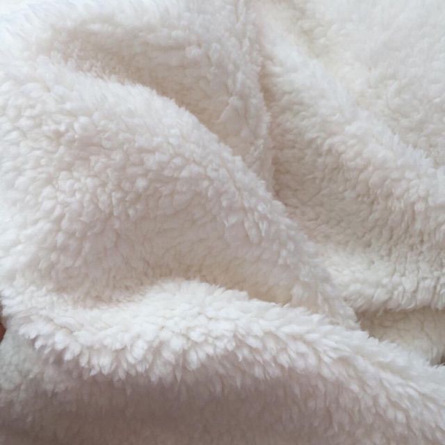 Chăn lông cừu siêu nhẹ, siêu ấm cho bé. Đảm bảo 100% lông chắc chắn. Ko xù.