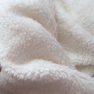 Chăn lông cừu siêu nhẹ, siêu ấm cho bé. Đảm bảo 100% lông chắc chắn. Ko xù.