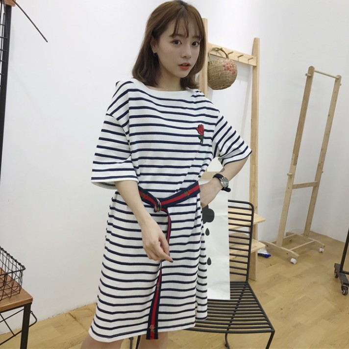 Đầm tay lỡ thêu hoa kèm dây lưng