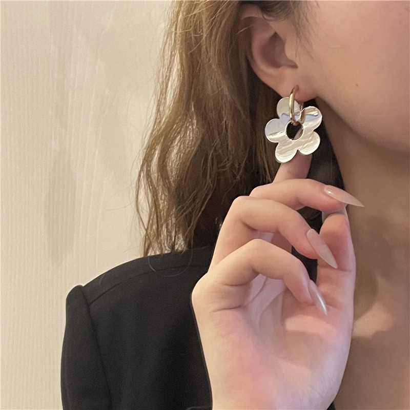 Bông Tai Kim Loại Hình Hoa Phong Cách Hàn Quốc Cổ Điển Thời Trang 19A1262