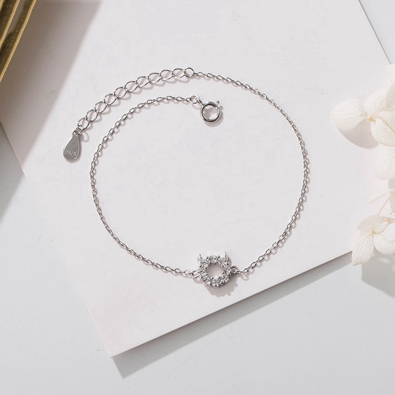 [Mã FAMAYFA giảm 10K đơn 50K] Vòng tay bạc đính đá pha lê độc đáo | BigBuy360 - bigbuy360.vn