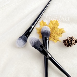 Cọ má hồng phủ phấn Kat Von D25