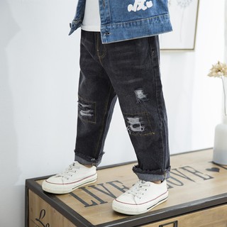 Quần jeans rách cho bé trai