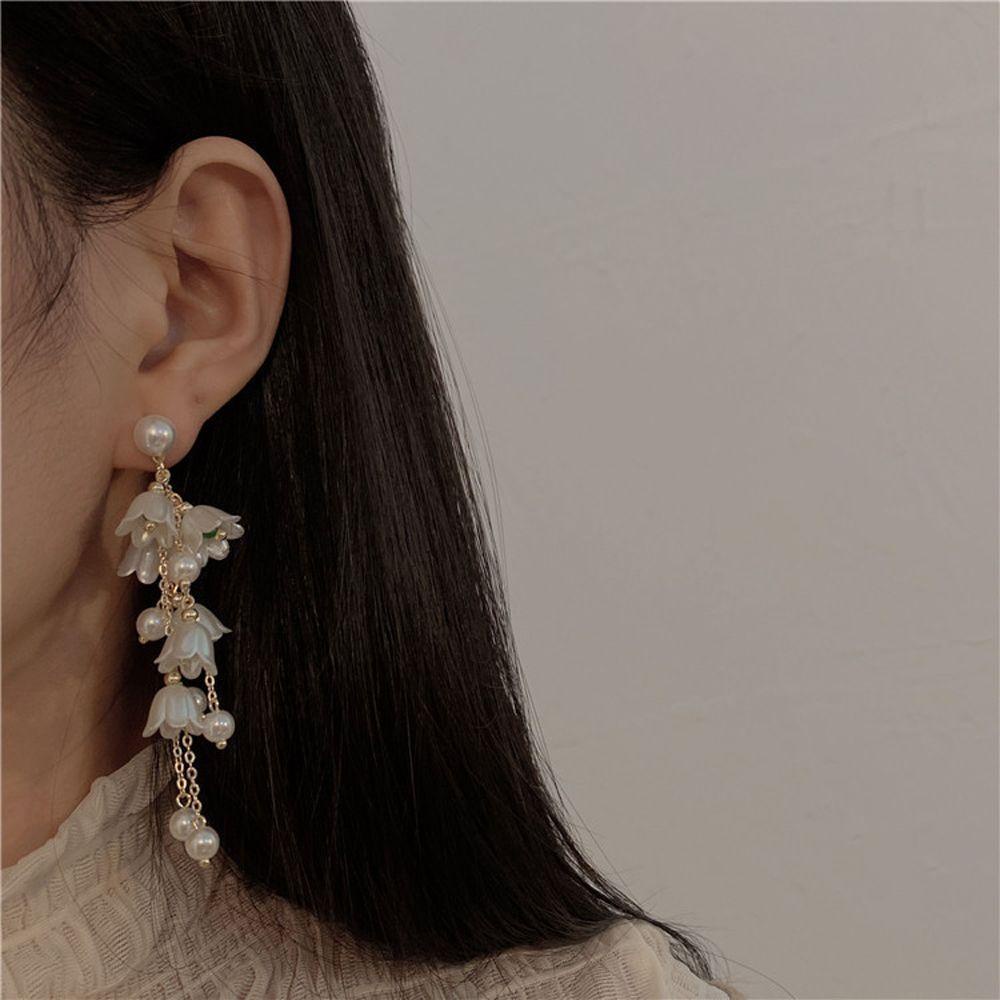 Bông Tai Dáng Dài Đính Ngọc Trai Phối Tua Rua Hình Hoa Dễ Thương Phong Cách Hàn Quốc Cho Nữ