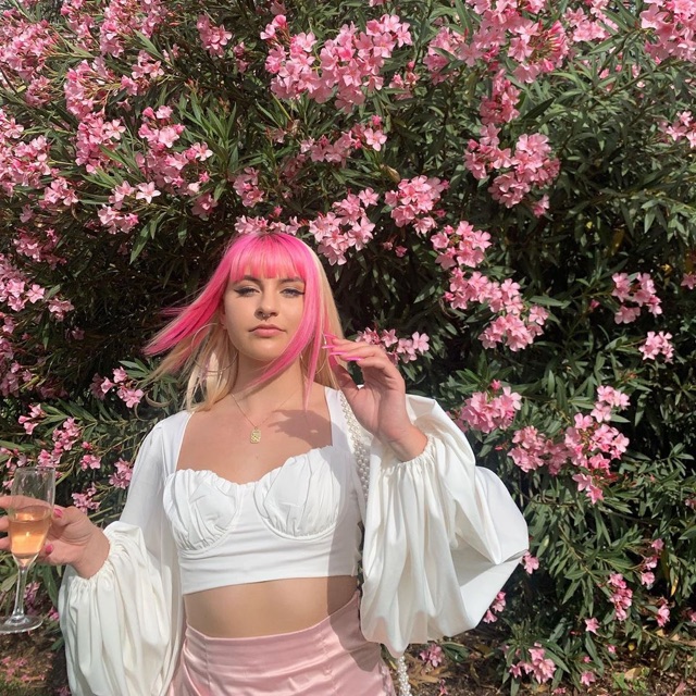 The Liv Blouse - áo lụa satin nhũ hở lưng | BigBuy360 - bigbuy360.vn