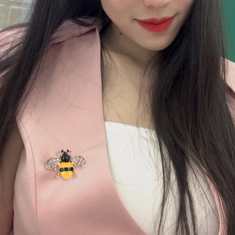 Ghim Cài Áo Hình Con Ong Đính Đá Pha Lê Và Ngọc Trai Giả Sang Trọng