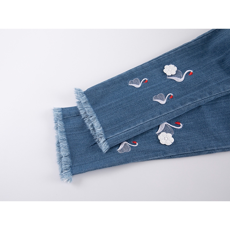 Quần Jeans Ống Loe Thêu Hoa Cho Bé Gái