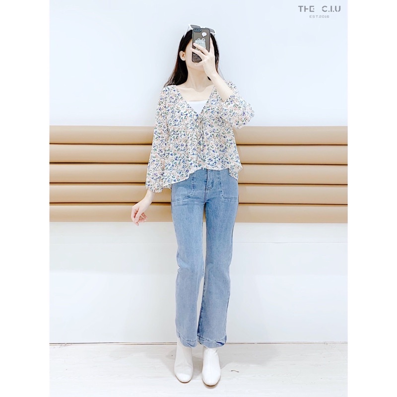Áo babydoll cổ V rộng phối áo trong hoa nhí THE CIU - Garden Top