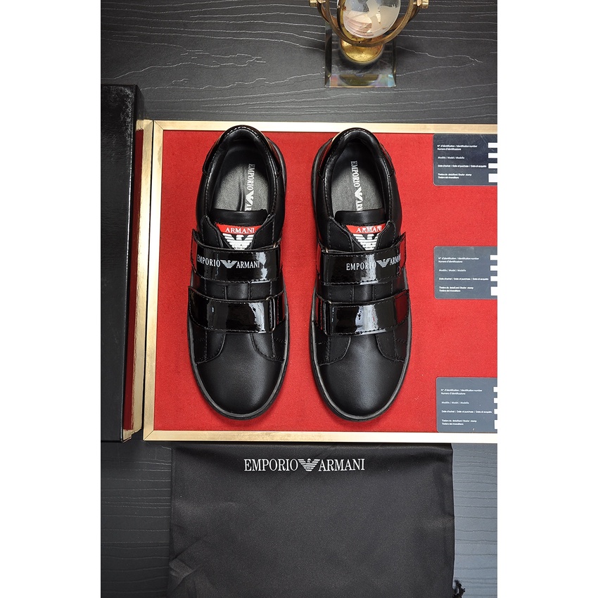 Giày sneakers nam da thật Armani thiết kế cá tính và thời trang với phần dây dán tiện lợi