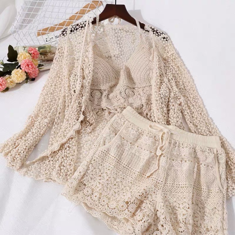 set biển - set 3 món - bra hoa tròn tua rua + quần ren hoạ tiết đồng xu + choàng ren hạt gạo tay loe (có tách rời)