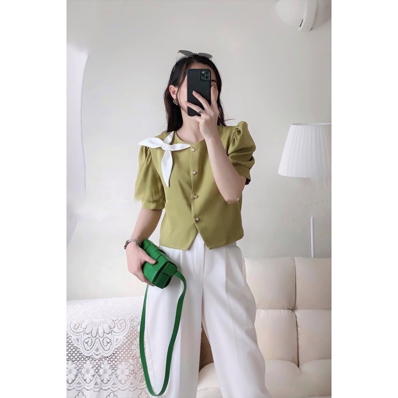 Áo croptop đính hoa lệch