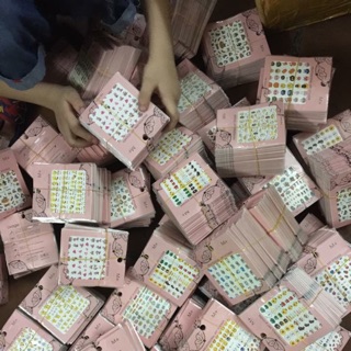 Tấm dán mong tay