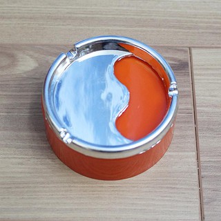 Gạt tàn thuốc xoay