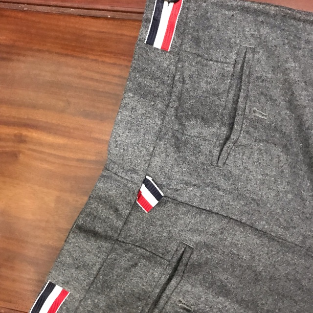 Quần âu Thom browne.