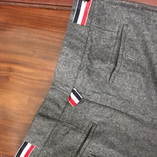 Quần âu Thom browne.