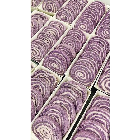 Bông lan cuộn khoai môn