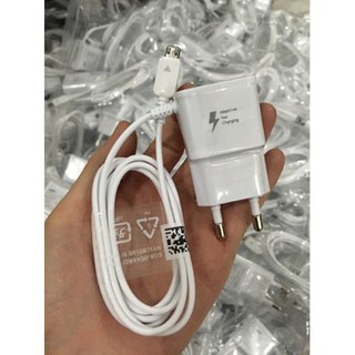 Sạc nhanh Samsung C9 liền dây có kết nối USB