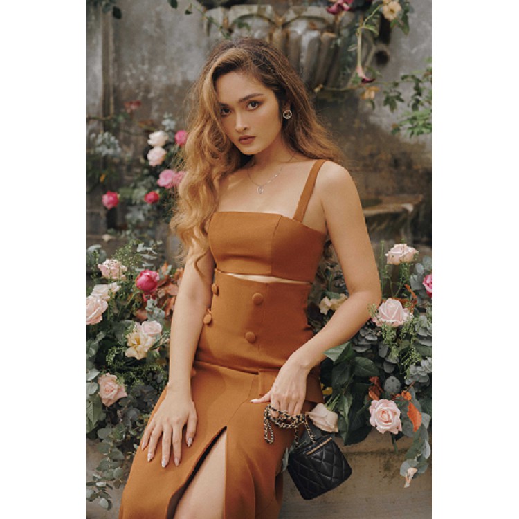 Set trang phục áo croptop và váy xẻ tà dài màu nâu cam Cinnamon - DEVONS STUDIO
