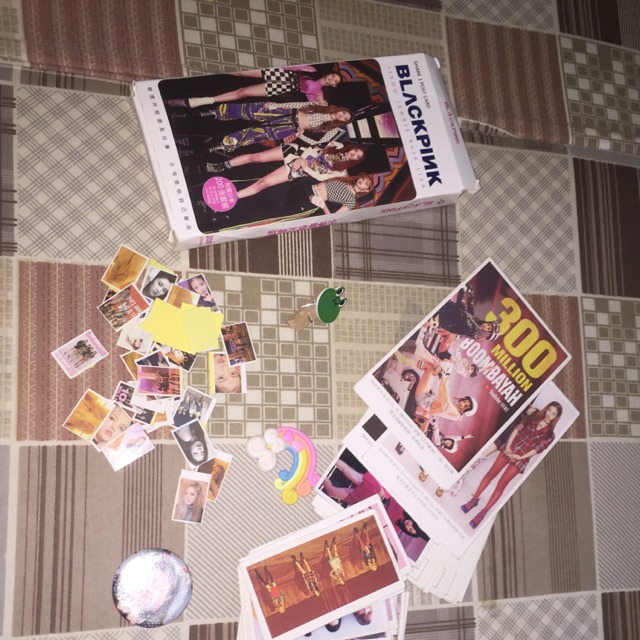 Combo for fandom BLACKPINK ❤️ full box set 40 sticker,30lomocard,1point huy hiệublackpink,15postcard