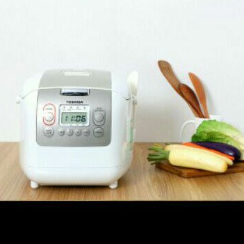 Nồi cơm điện tử Toshiba 1.8 lít RC-18NMFVN(WT) hàng trưng bày 90%