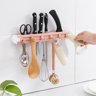 Kệ để dao kéo dán tường có thêm 6 móc để treo tường. Sản phẩm dán vô gạch men