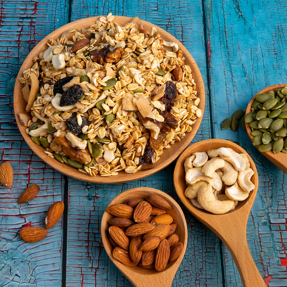 Granola ăn sáng Nushe Food 500g, Ngũ cốc Vip, 40% yến mạch, kiểm soát cân nặng, dinh dưỡng cao