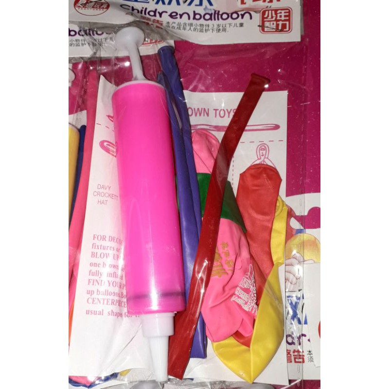 Sét một cái ống bơm mini và 7 cái bong bóng bằng nhựa