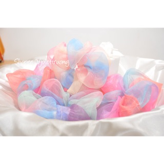 Sỉ và Lẻ Cột tóc Scrunchies voan cầu vồng  - Scrunchies xà cừ cầu vồng- cột tóc hoa cúc Scrunchies pompom
