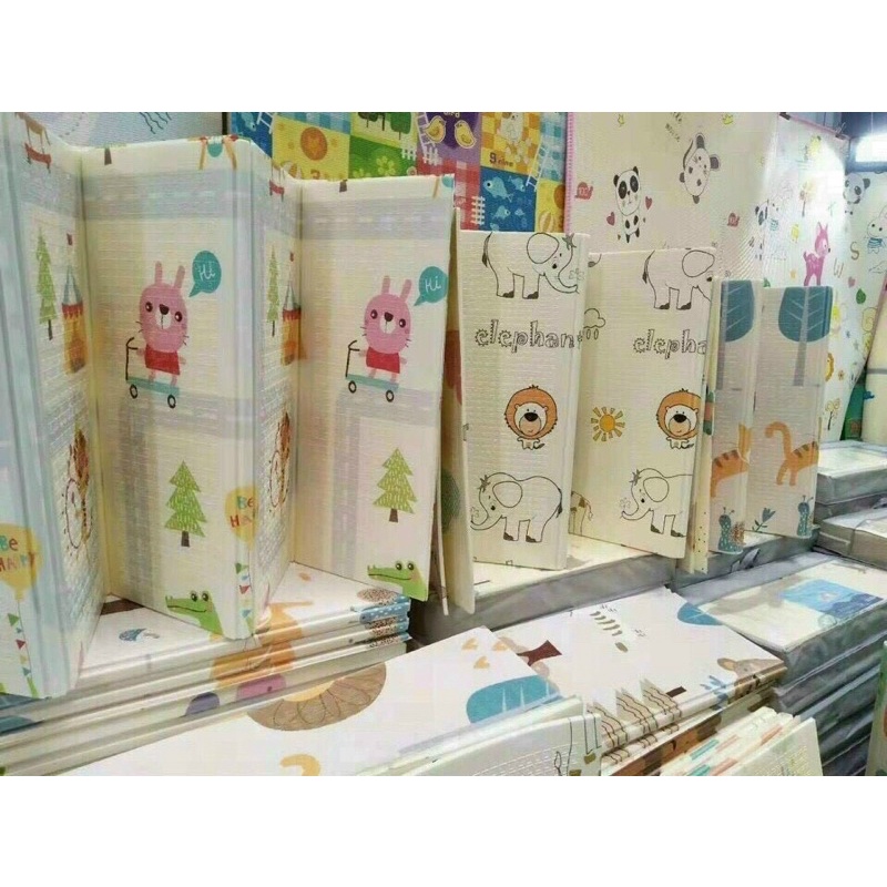 Thảm xốp trải sàn 1m8x2m gấp gọn hoạ tiết dễ thương cho bé