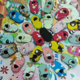 Combo giày nỉ trẻ em size bé.100₫oi