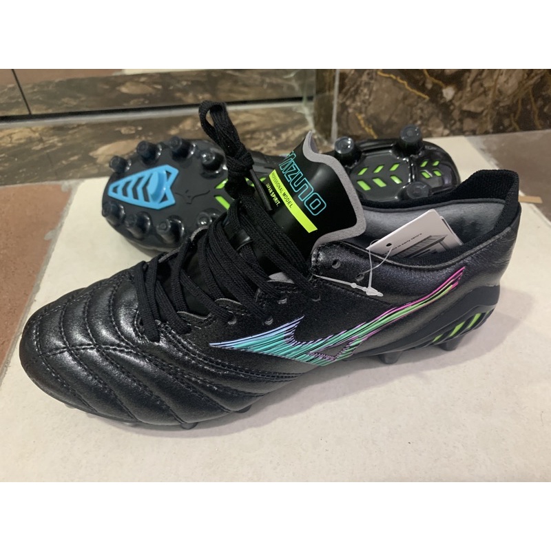 Giày đá bóng sân cỏ tự nhiên Mizuno FG đen