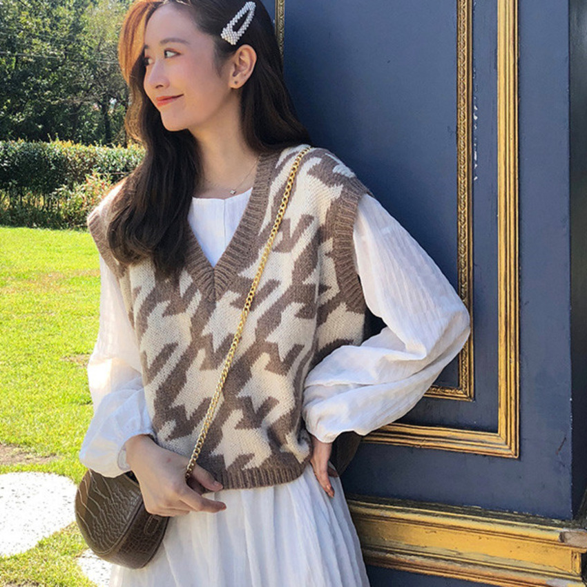 Áo len cộc tay cổ chữ V nữ tính thời trang