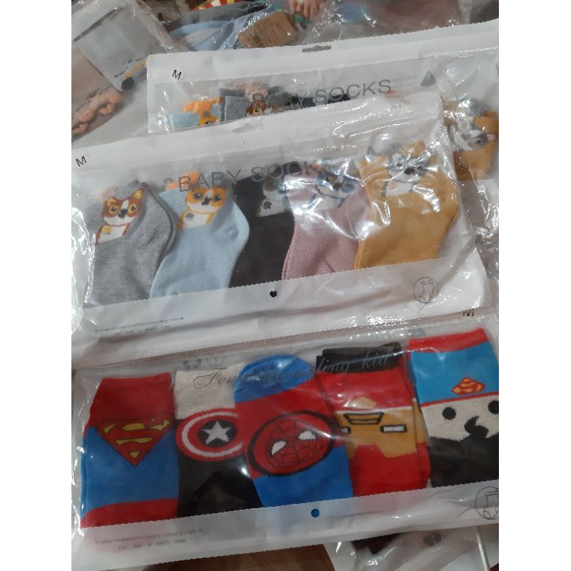 tất trẻ em